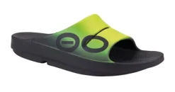 Slippers|Slippers<Oofos - Herstelslipper - Ooaahh 1500 - Groen met Geel